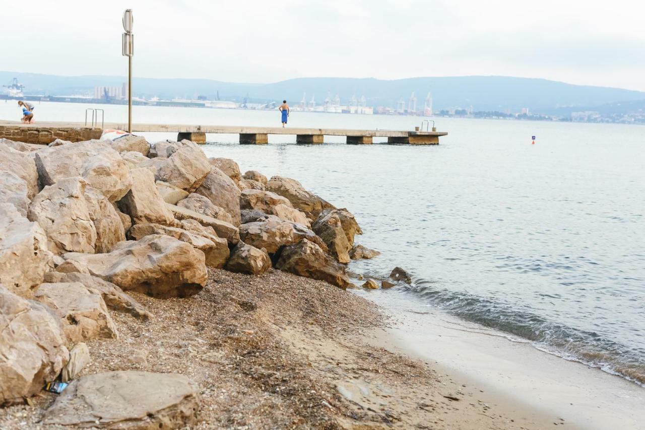 Apartma Joy - Private Beach Lägenhet Ankaran Exteriör bild