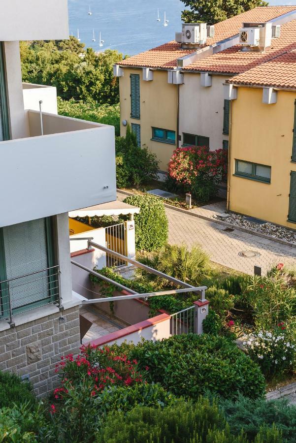 Apartma Joy - Private Beach Lägenhet Ankaran Exteriör bild