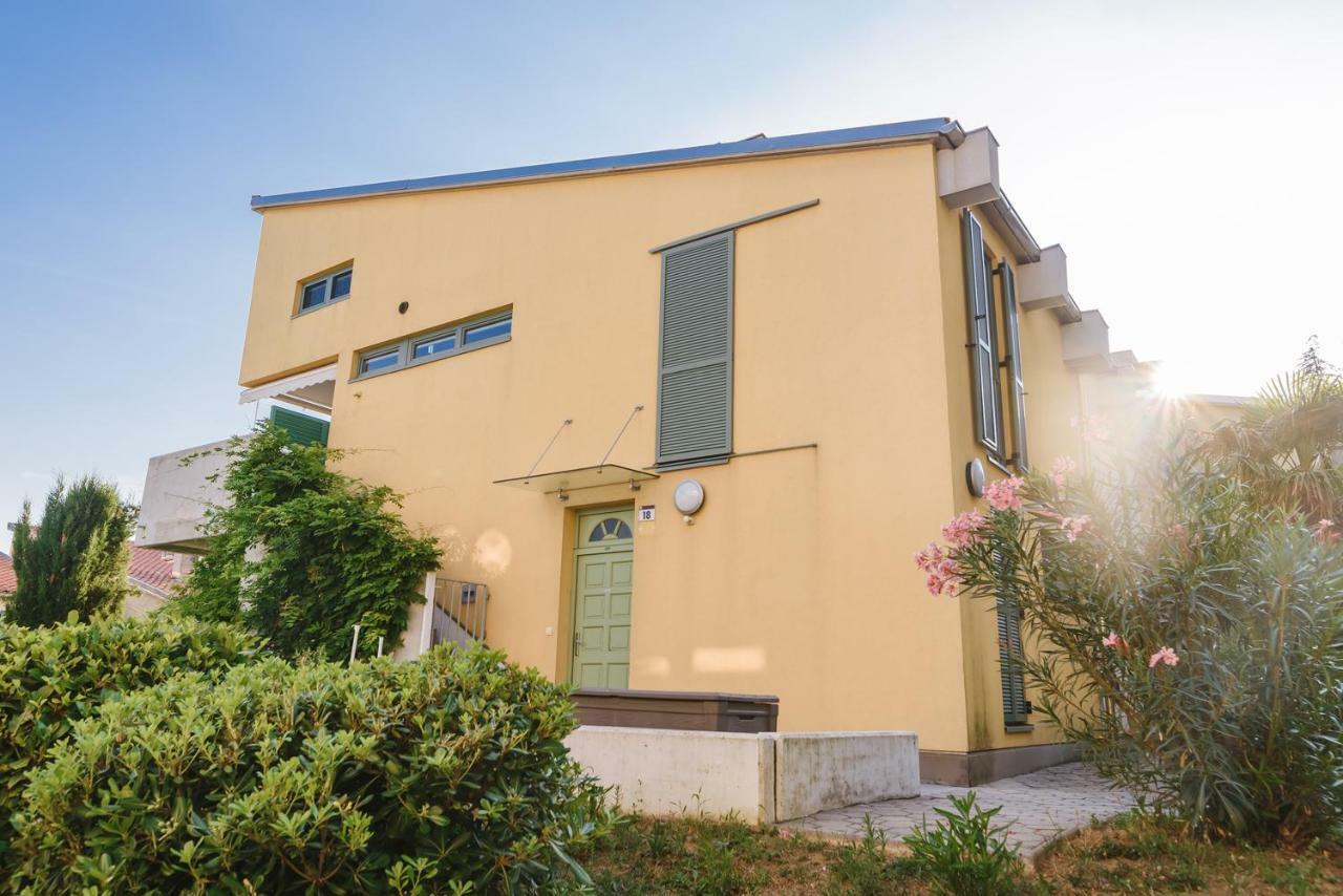 Apartma Joy - Private Beach Lägenhet Ankaran Exteriör bild