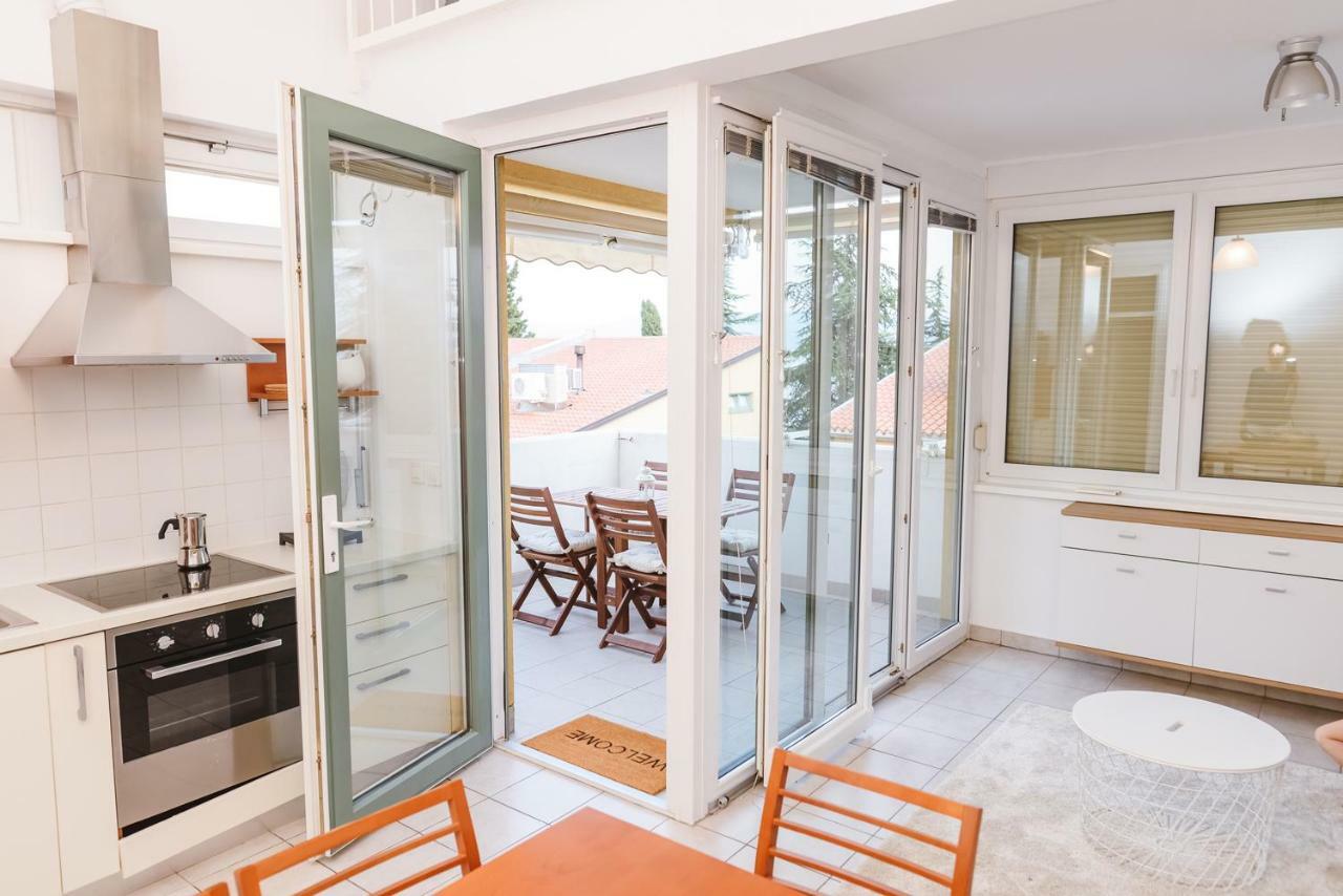 Apartma Joy - Private Beach Lägenhet Ankaran Exteriör bild